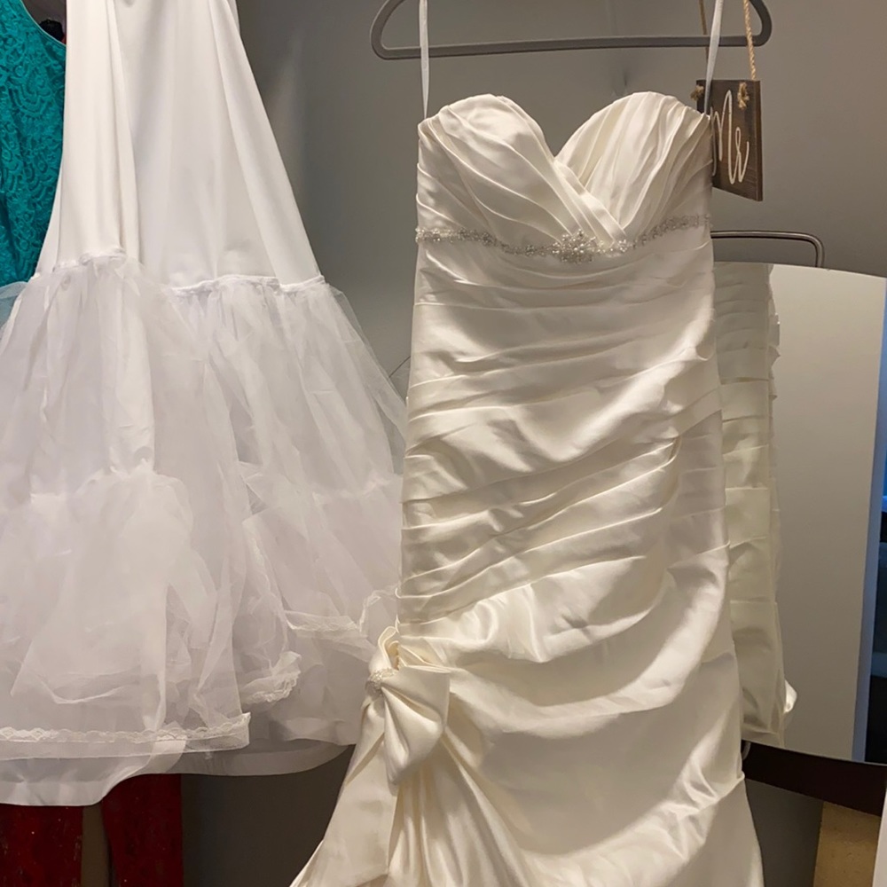 Beautiful wedding dress!